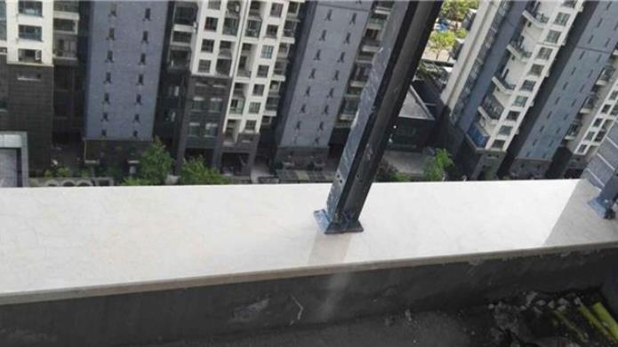 给外窗台铺贴大理石，师傅说浪费，最后才知道他在担心这个