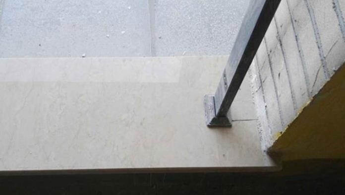 给外窗台铺贴大理石，师傅说浪费，最后才知道他在担心这个