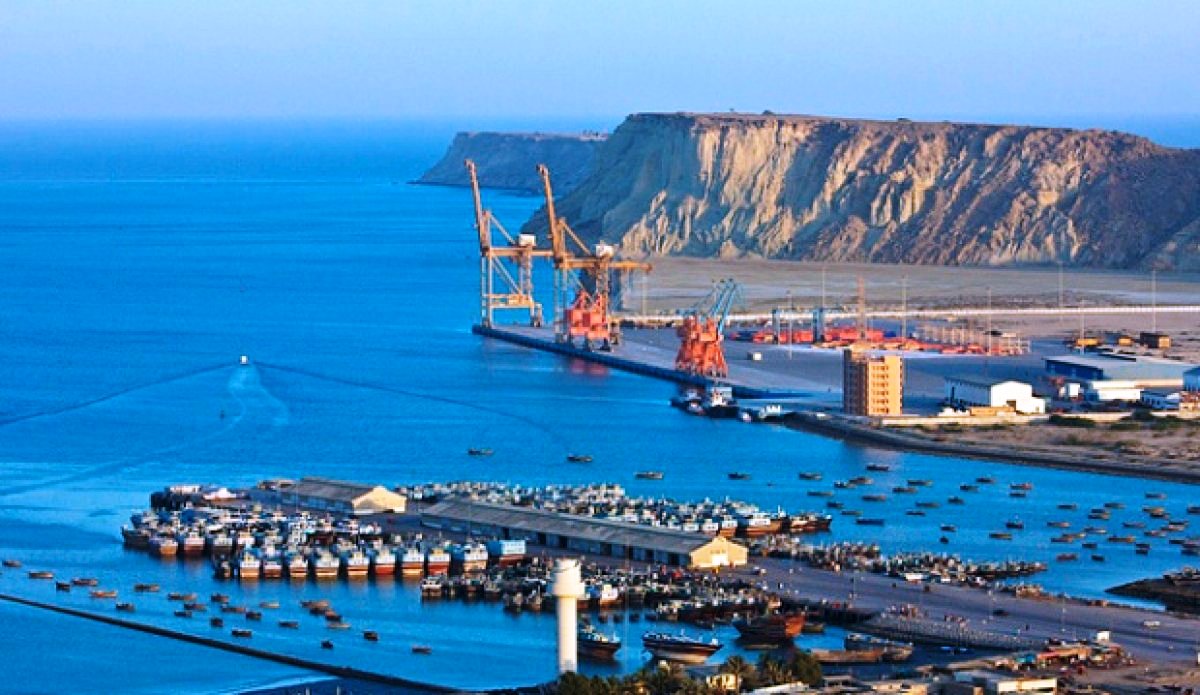 瓜达尔港正兴起大规模的批量建设项目,包括修建连接海岸线和港口的