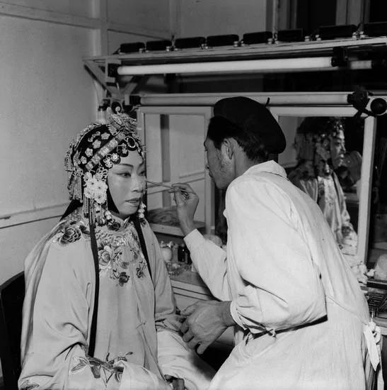 这张摄于曹禺先生晚年的照片原《文艺报》主编陈企霞在青岛疗养.