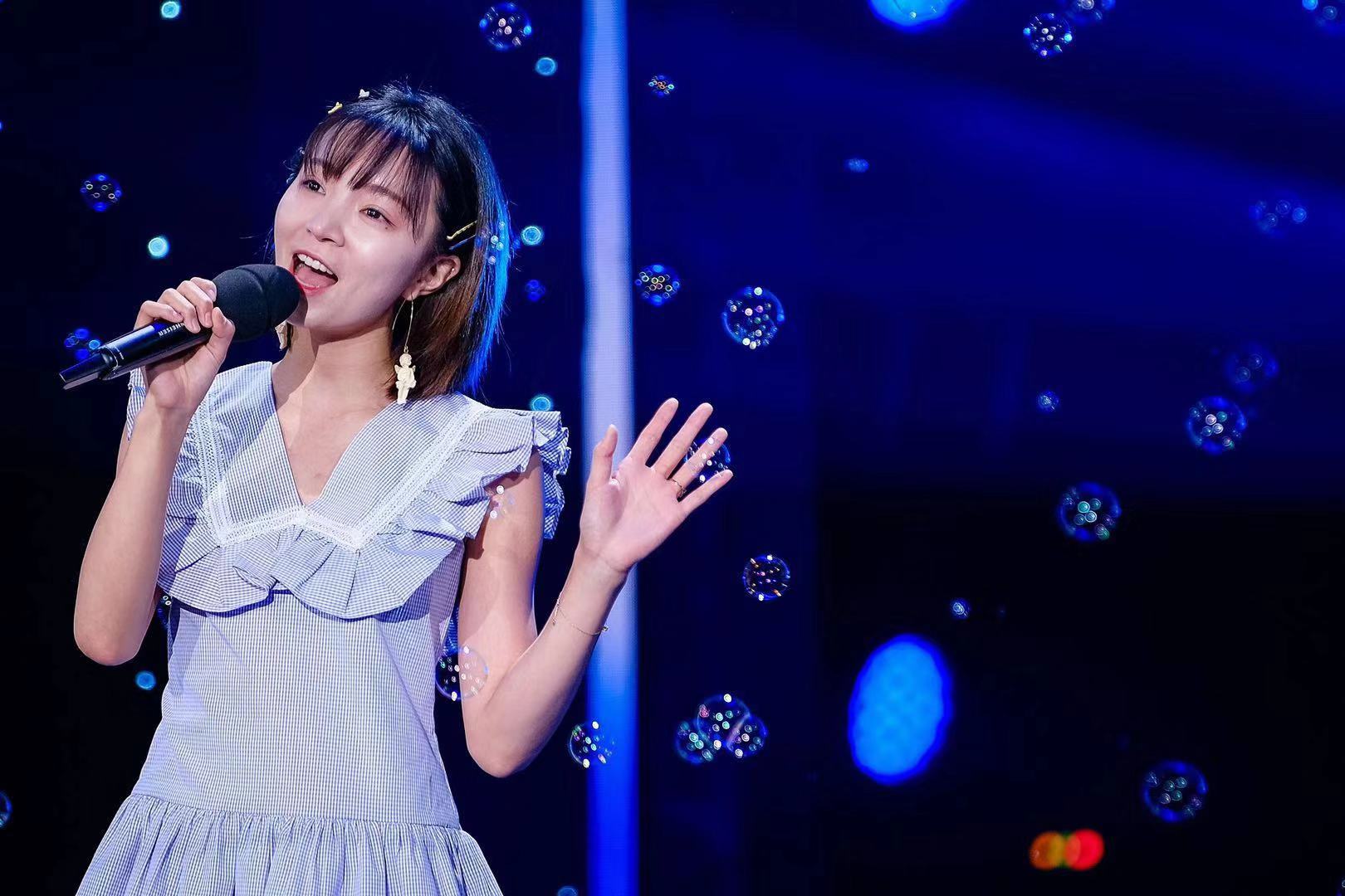 "喵系少女"小潘潘甜美开唱 《开门大吉》经典再现