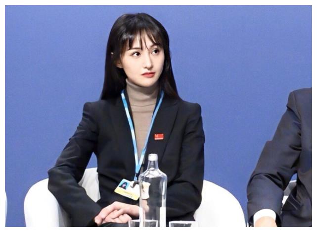 郑爽在国外被拍失去了十级美颜待遇真实颜值连张恒都认不出