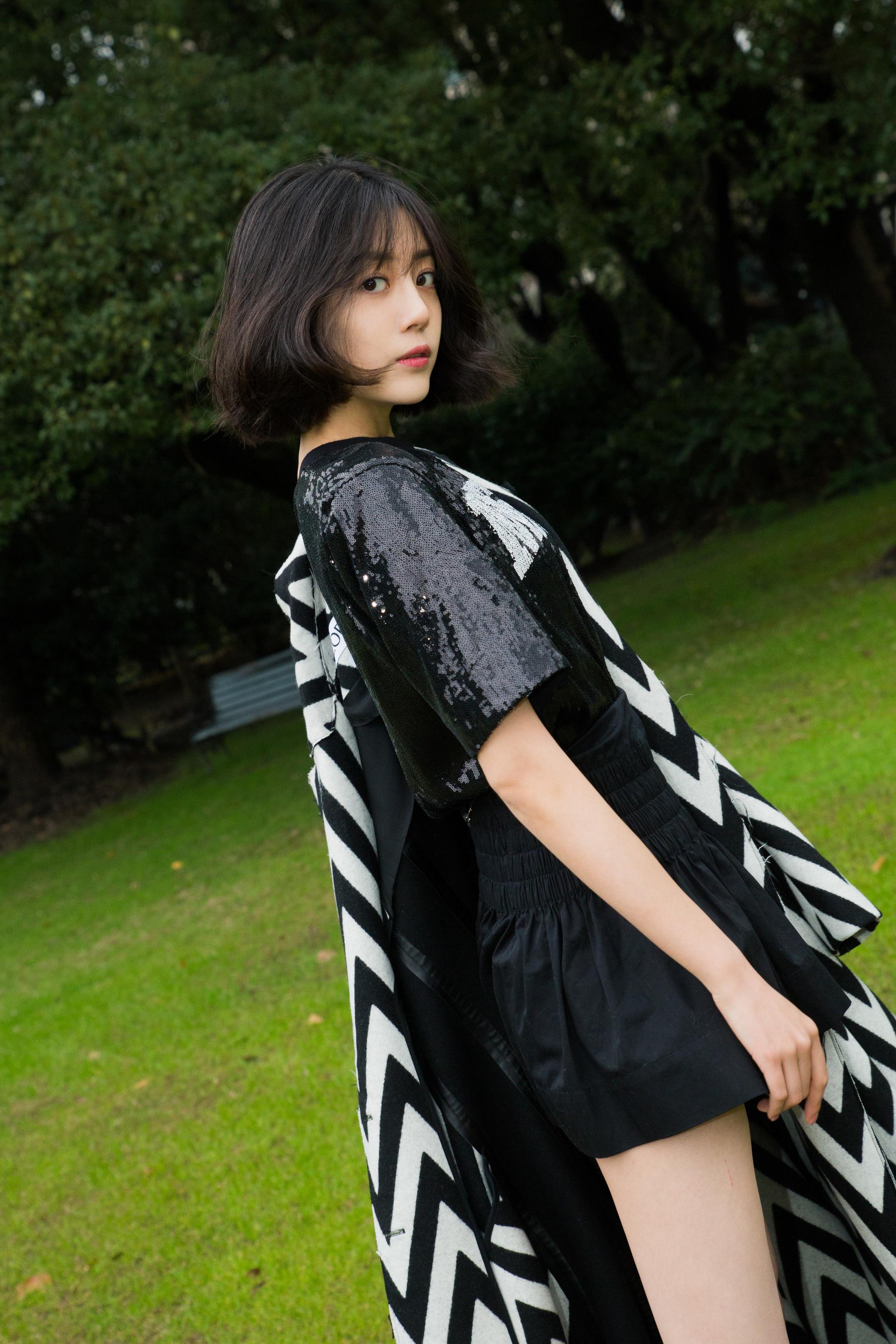 李溪芮生日写真青春扑面 治愈系笑容似冬日暖阳