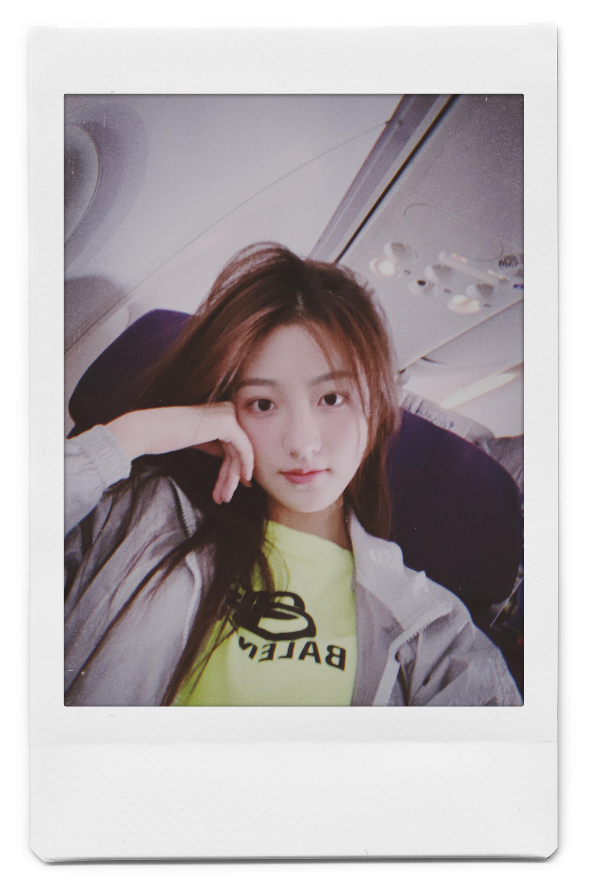 杨雨潼晒荧光绿穿搭 化身潮酷女孩上线营业|杨雨|荧光绿|化身_新浪