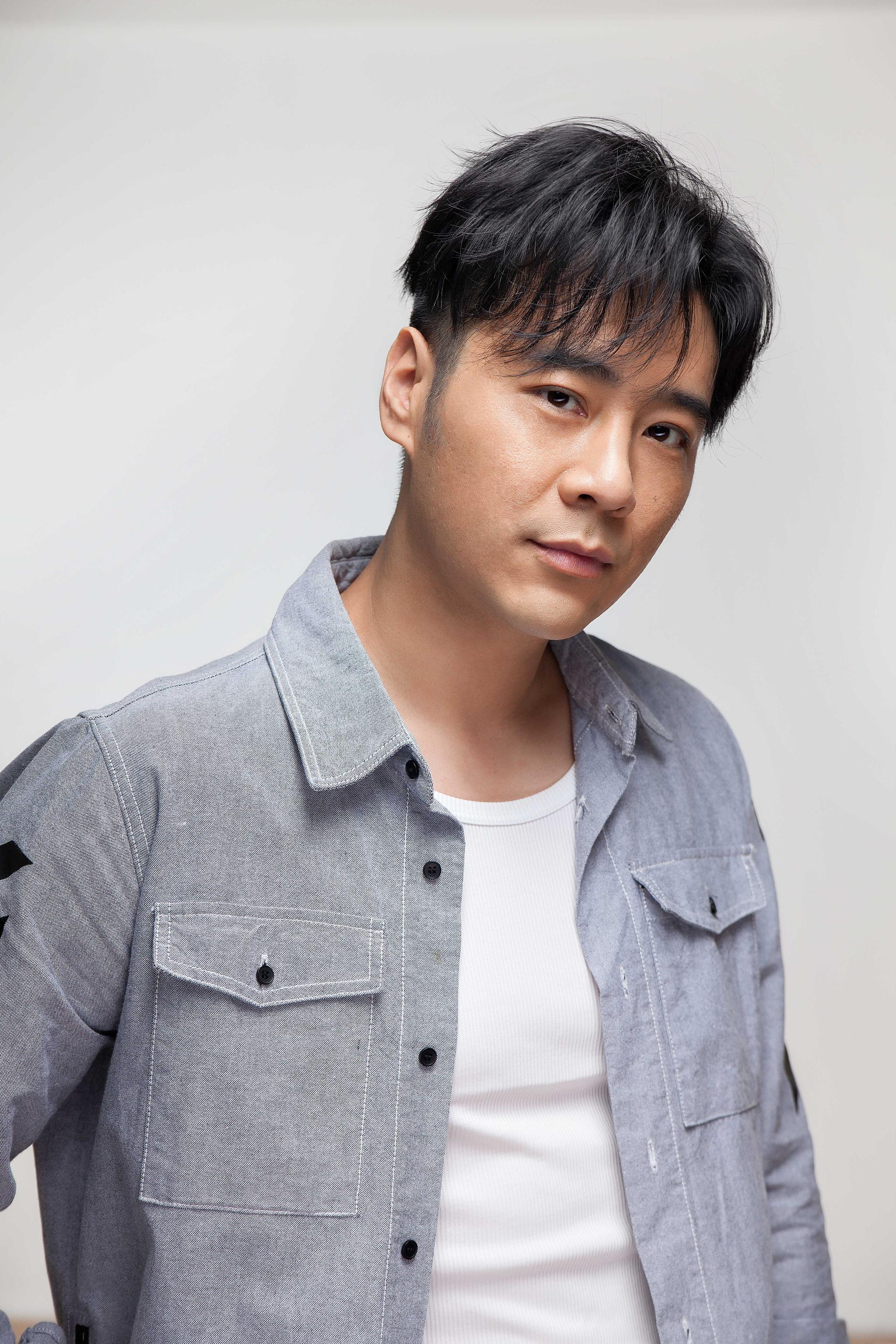 门东毅《上道》热播与向佐上演街头追击