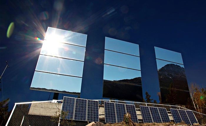 这个小镇为了获得直射的太阳光,花费数百万安装镜子进行反射!