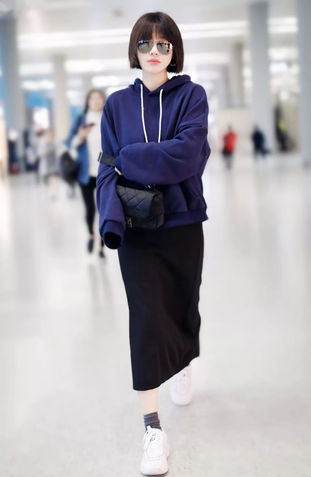 卫衣搭半裙,要不要这么美!