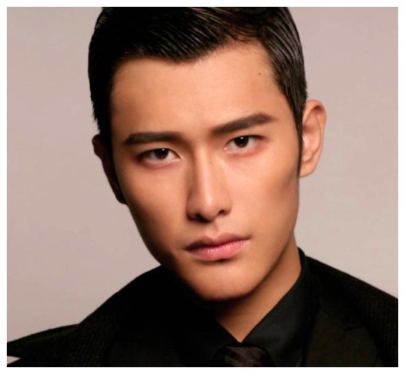 他曾和郑爽张瀚一起火爆一时,如今心酸直播卖