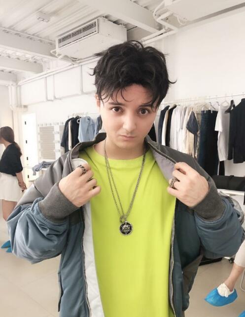 童星阿尔法近照曝光如今21岁变成这样了