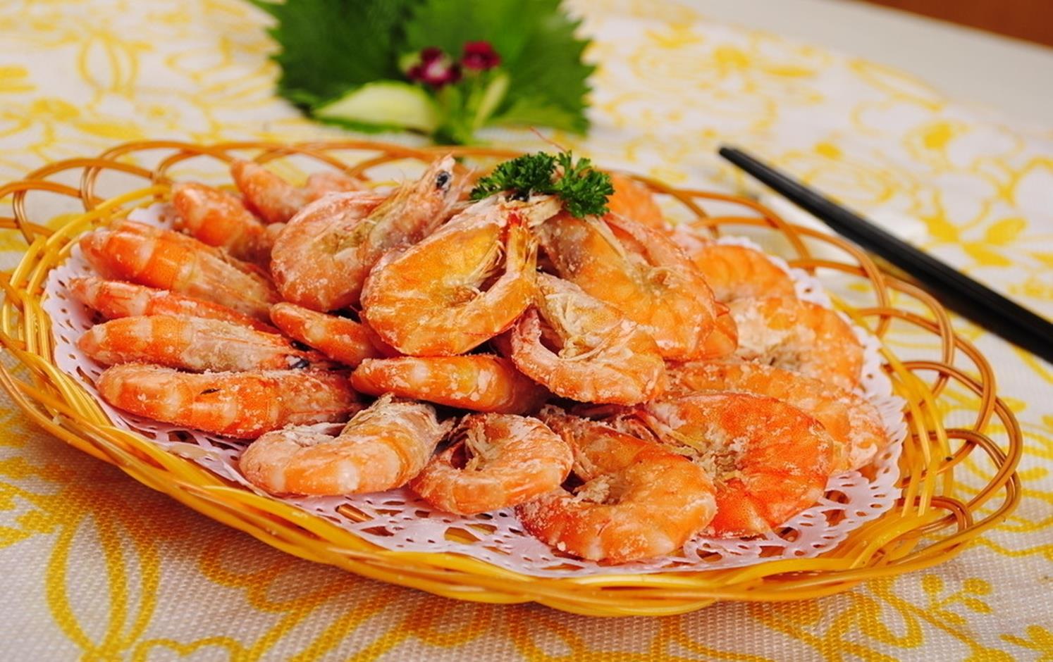 做法简单的盐焗虾,鲜美可口,营养丰富,味道适中