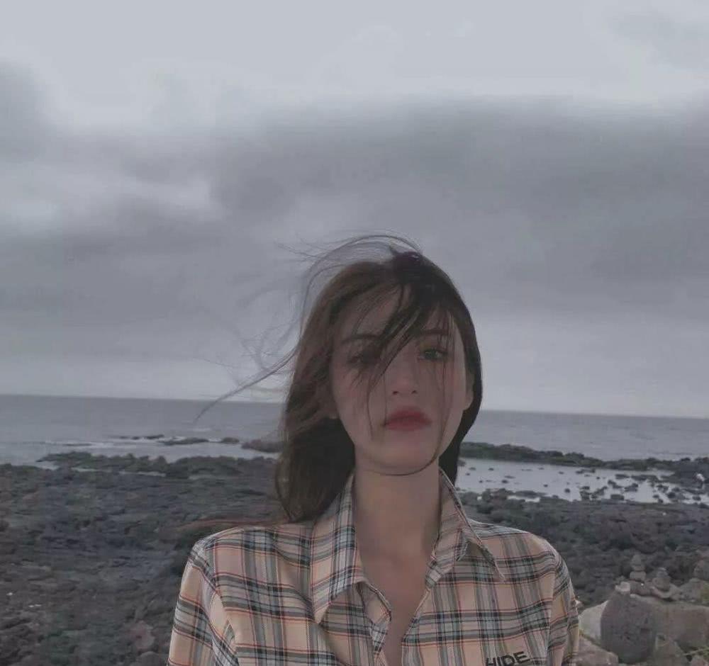 微丧·氟西汀·背景图:那个蒙头大哭的夜晚,是我自己熬过来的