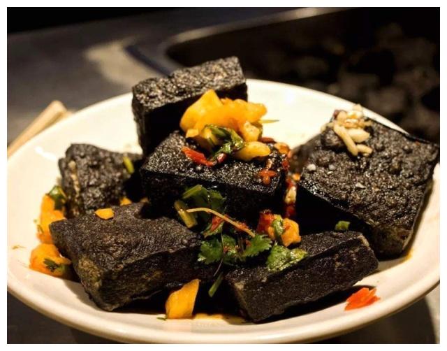 夏季最好吃的夜市小吃,戒不掉烧烤和臭豆腐,爆浆的那个更上瘾!