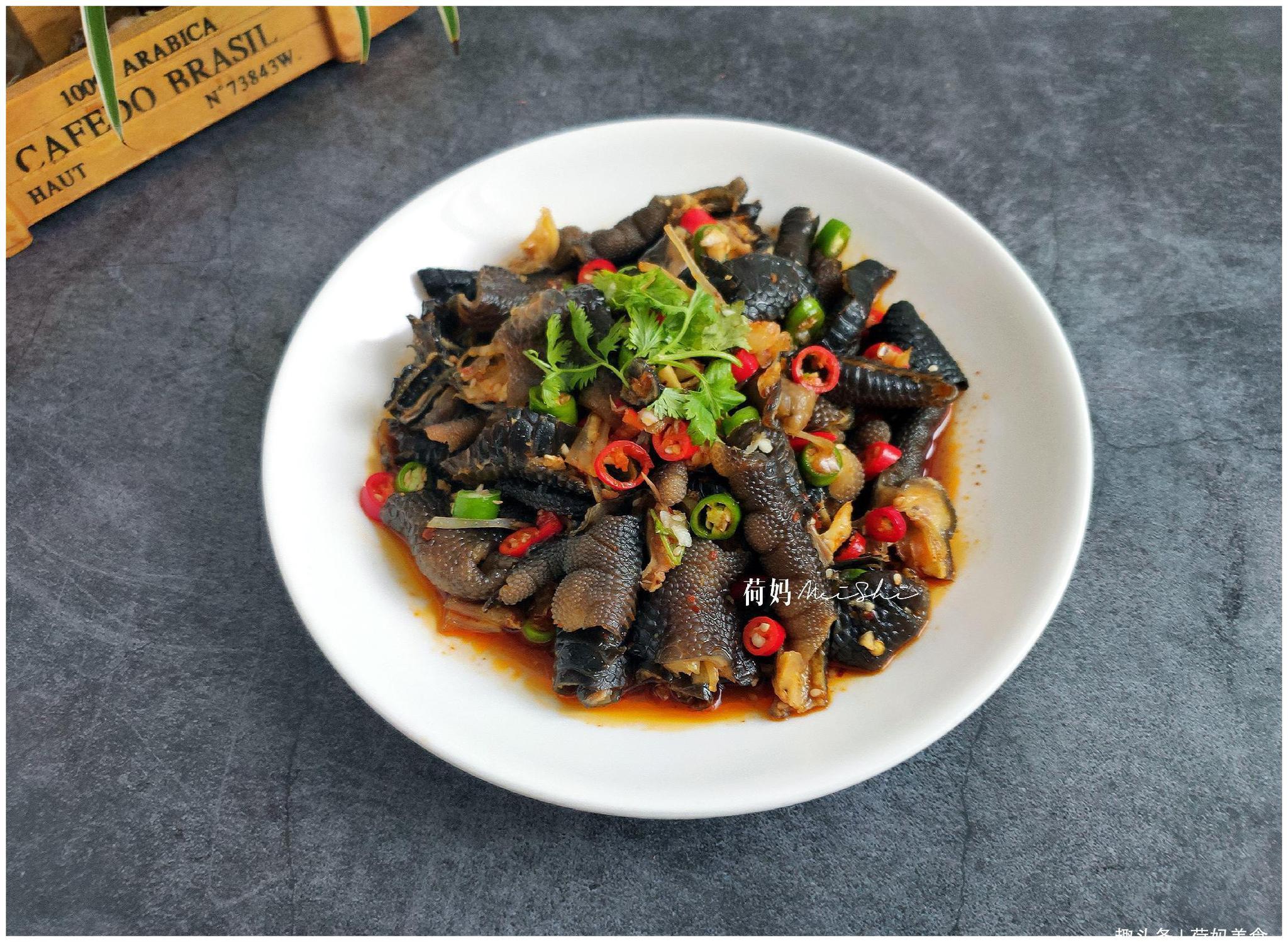 鸡爪的高级吃法,好吃不吐骨头,一口一块吃着真香,附上脱骨技巧