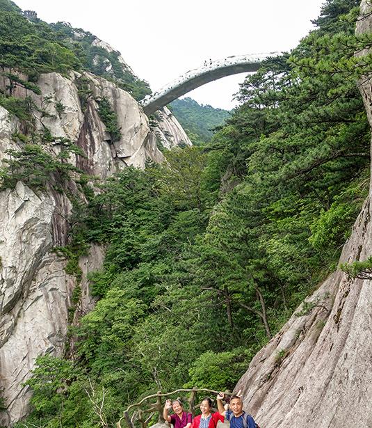 它就是罗田天堂寨景区的鹊桥