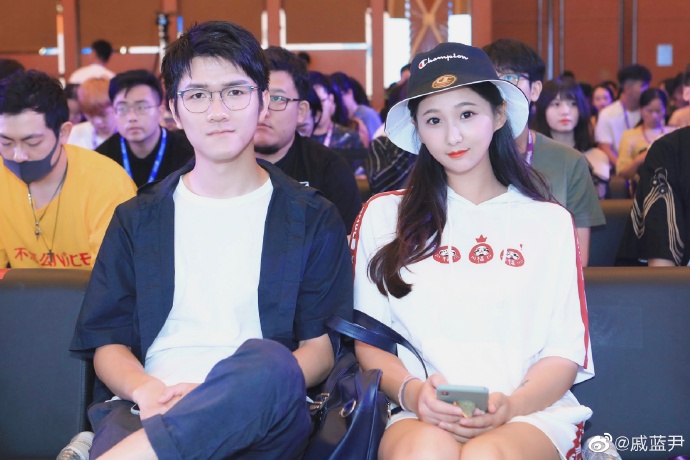 若风老婆美女演员戚蓝尹迷人写真美照欣赏