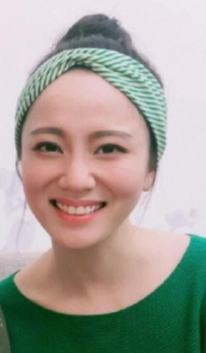 后来,陈美心将事业转回新加坡,重新返回歌坛发展,近几年已很少与师父