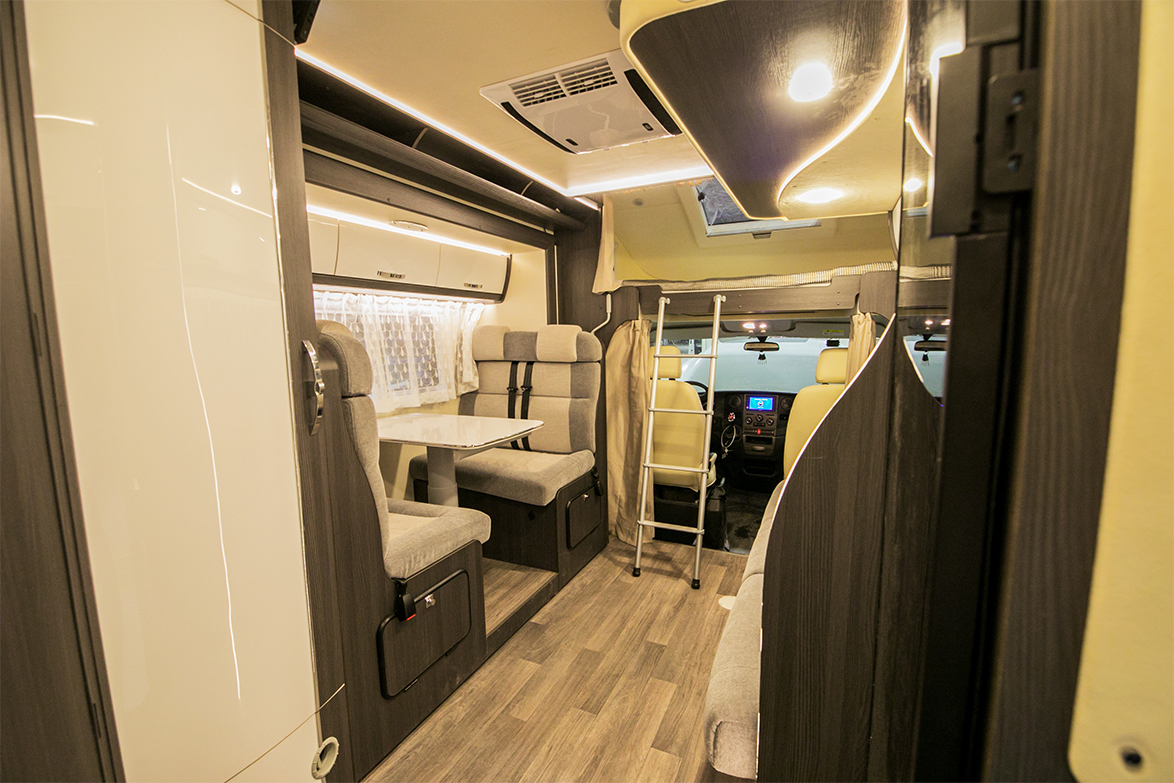 铂驰旅行家c型单拓房车带您畅游天下