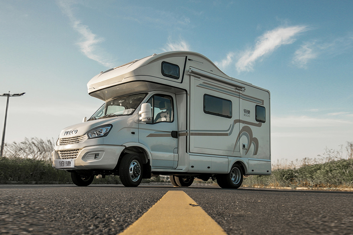 铂驰旅行家c型单拓房车带您畅游天下