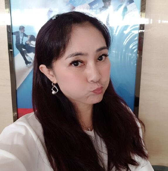 徐慧宣生有一儿一女,一家四口幸福快乐,让人羡慕不已.