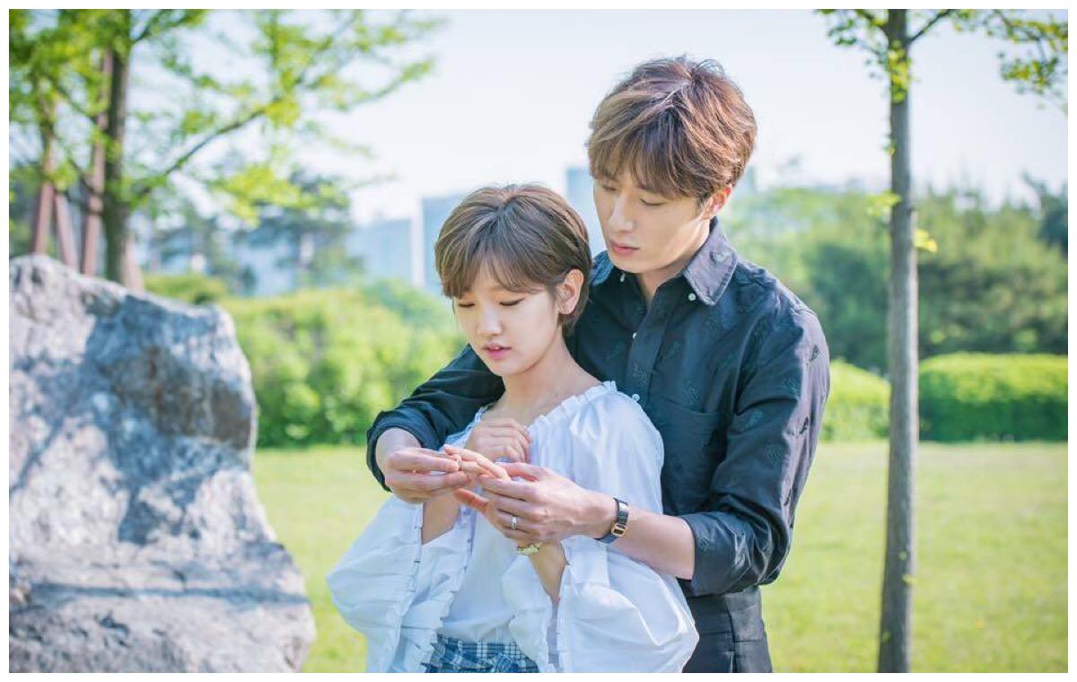 朴素丹也开始往电视剧方面发展,在2016年的时候与丁一宇,安宰贤等人