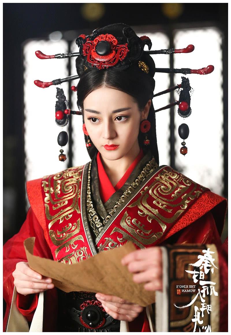 古装剧中女星戴繁重发簪:张馨予上榜,热巴第二,第一美得骨子里