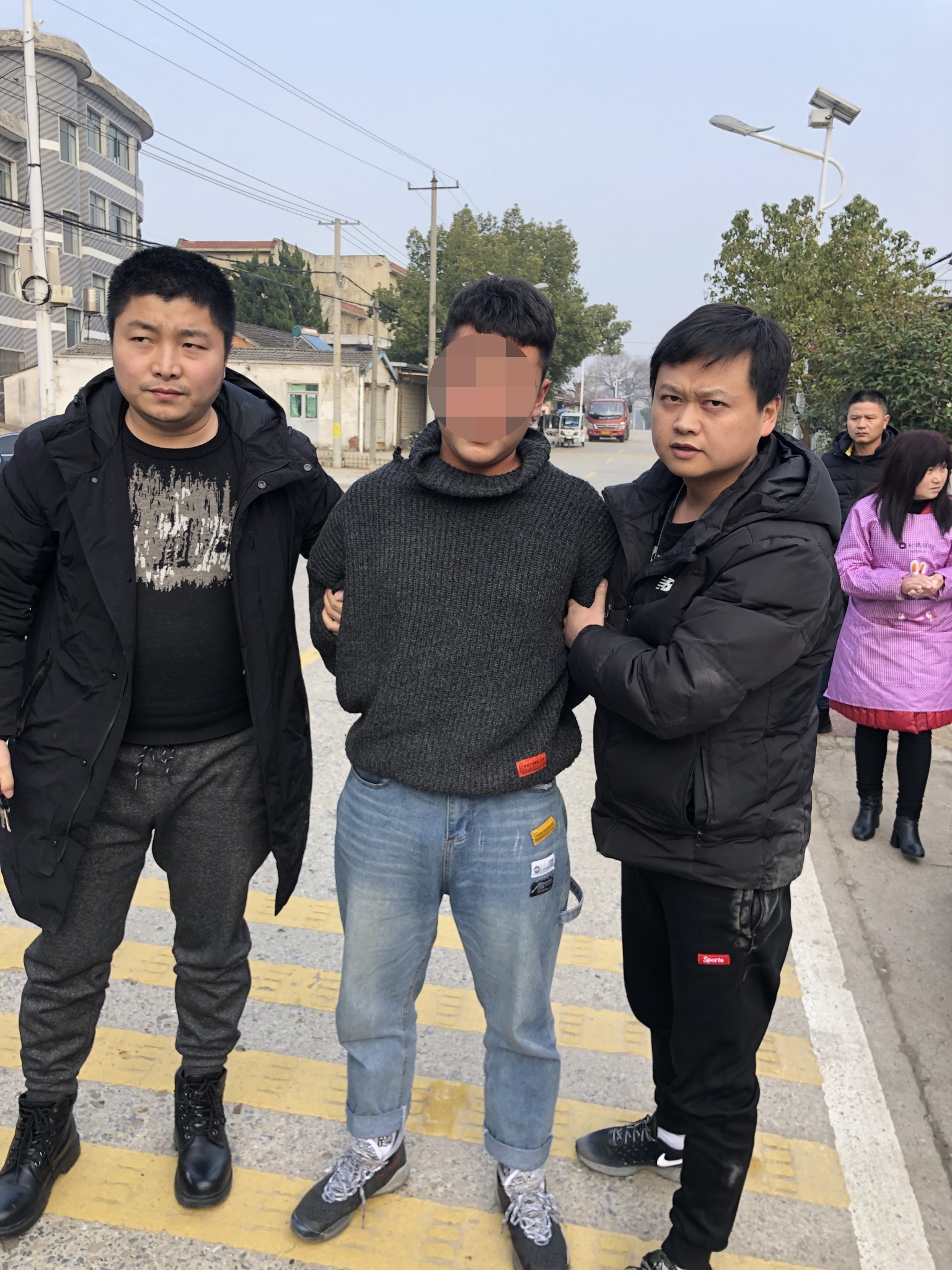 铜陵警方12小时侦破持刀抢劫案