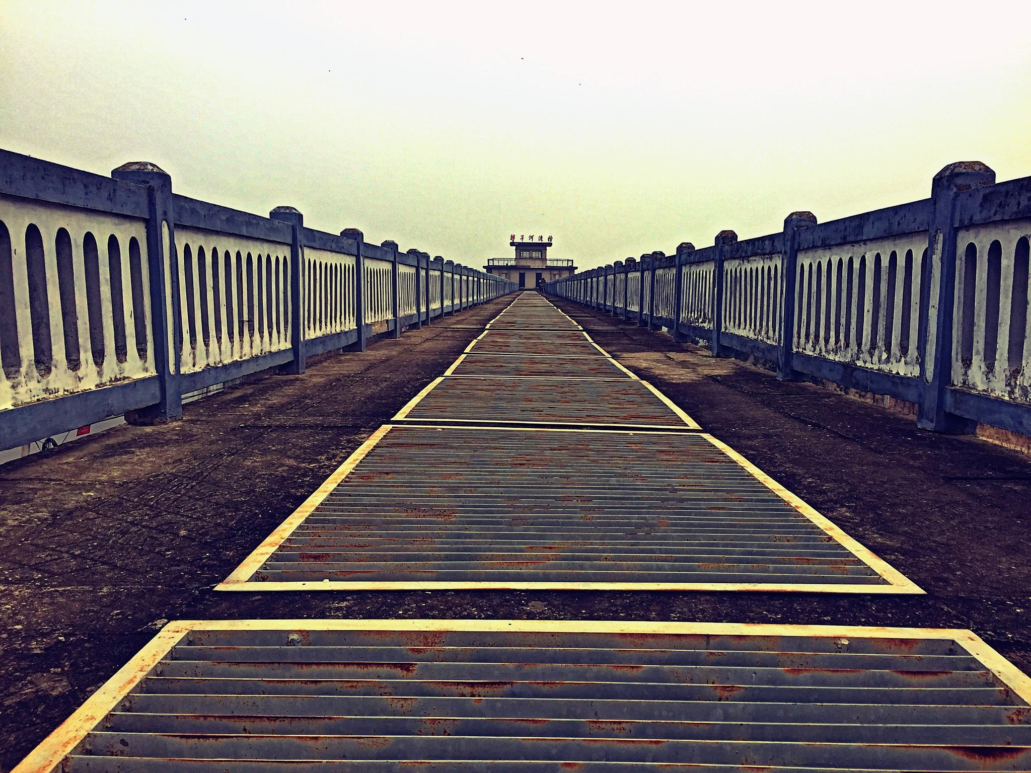 排子河大渡槽位于襄阳市襄州区的石桥镇,居引丹总干渠中段,凌空飞架于