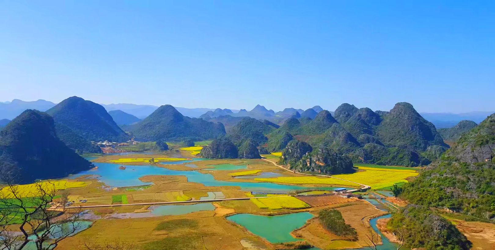 在普者黑风景区内集居的少数民族他们的风情浓郁历史悠久