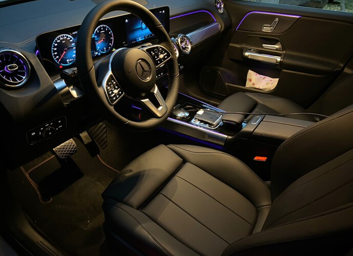 喜提奔驰glb200时尚型,车主:空间和动力都满足,不后悔选择它