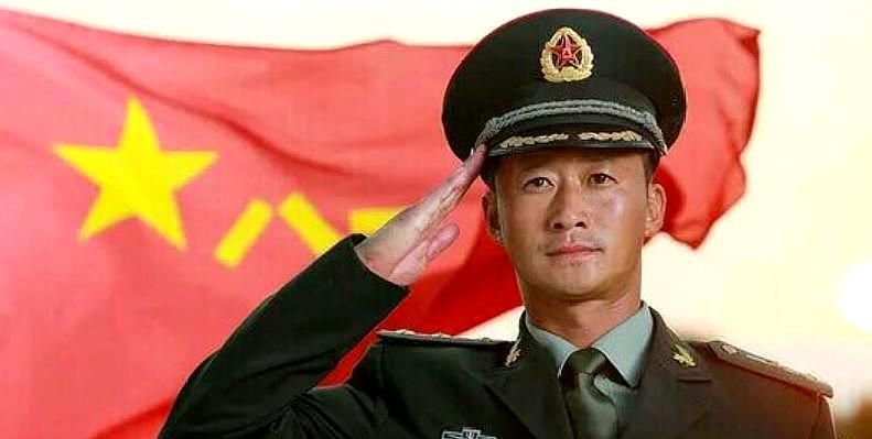 西装张晋,军装吴京,这些功夫巨星靠双拳打出一片天!|吴京|张晋|军装_