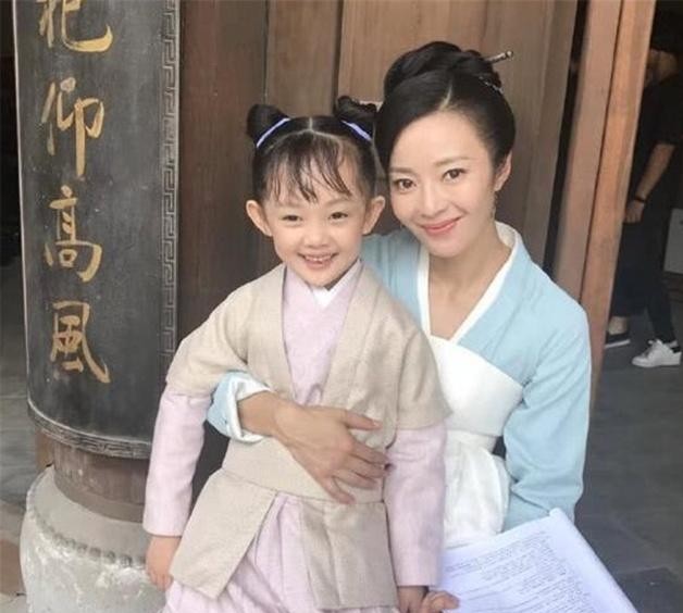 演员,观众们都很熟悉,但是也有几个没有出现过的面孔,刘希媛在里面演