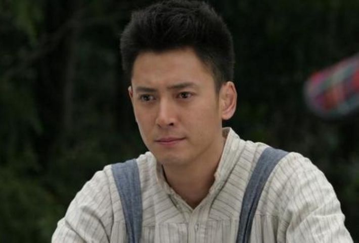 本是国企的员工,却到娱乐圈被封"烂片之王",今娶经济人很幸福