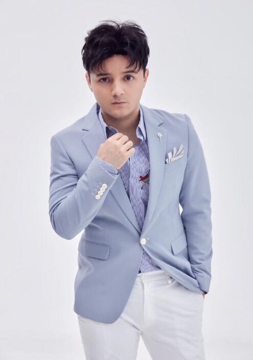 童星阿尔法近照曝光如今21岁变成这样了