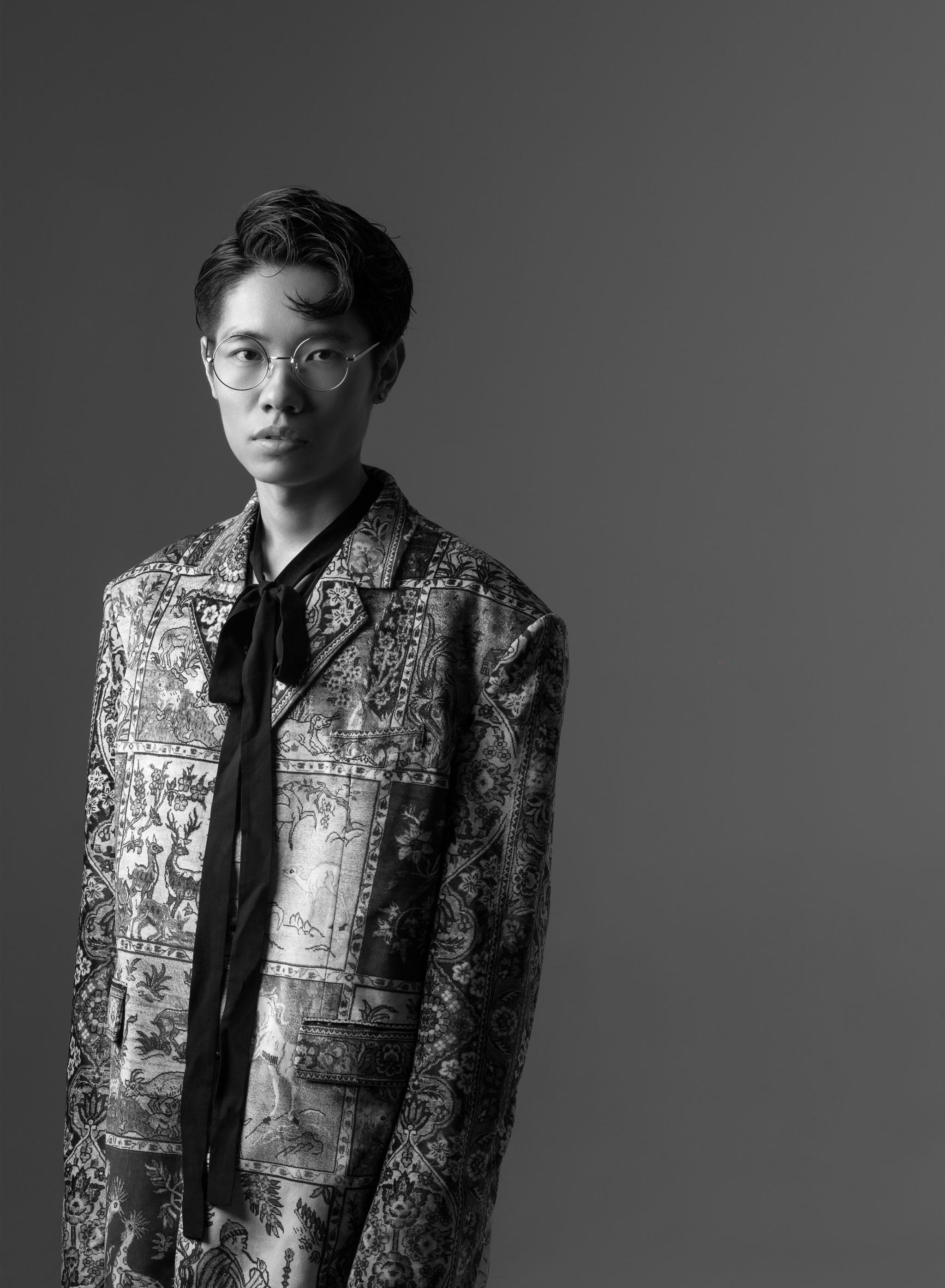 音乐制作人李行亮写真曝光 巴洛克风尽显复古质感