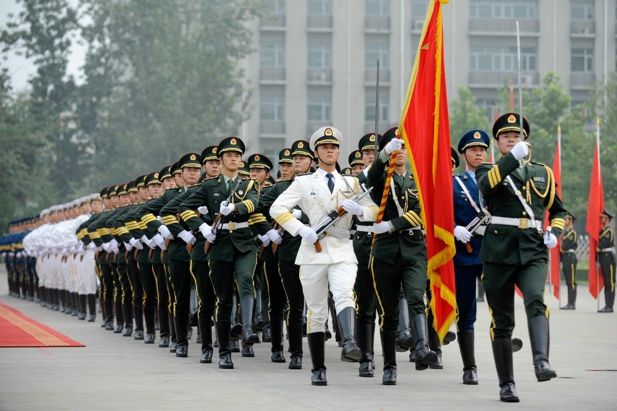 面对严峻的周边安全形势 中国军费的增长率为