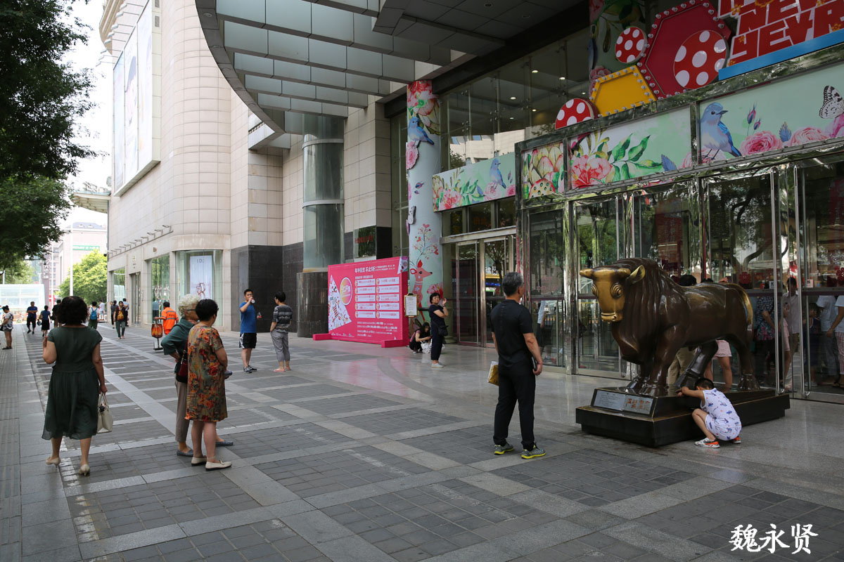 不到一年时间西安民生百货连关三店,开门营业的也缺少人气