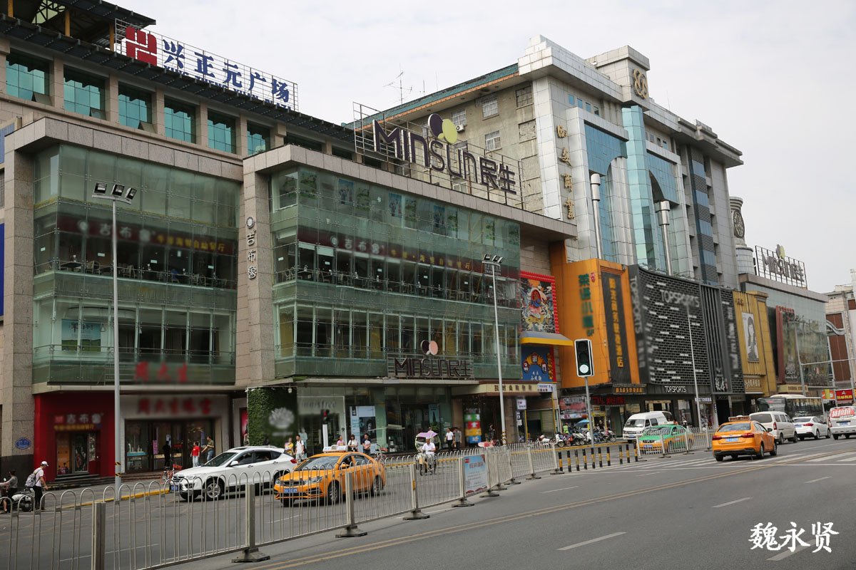 不到一年时间西安民生百货连关三店,开门营业的也缺少人气