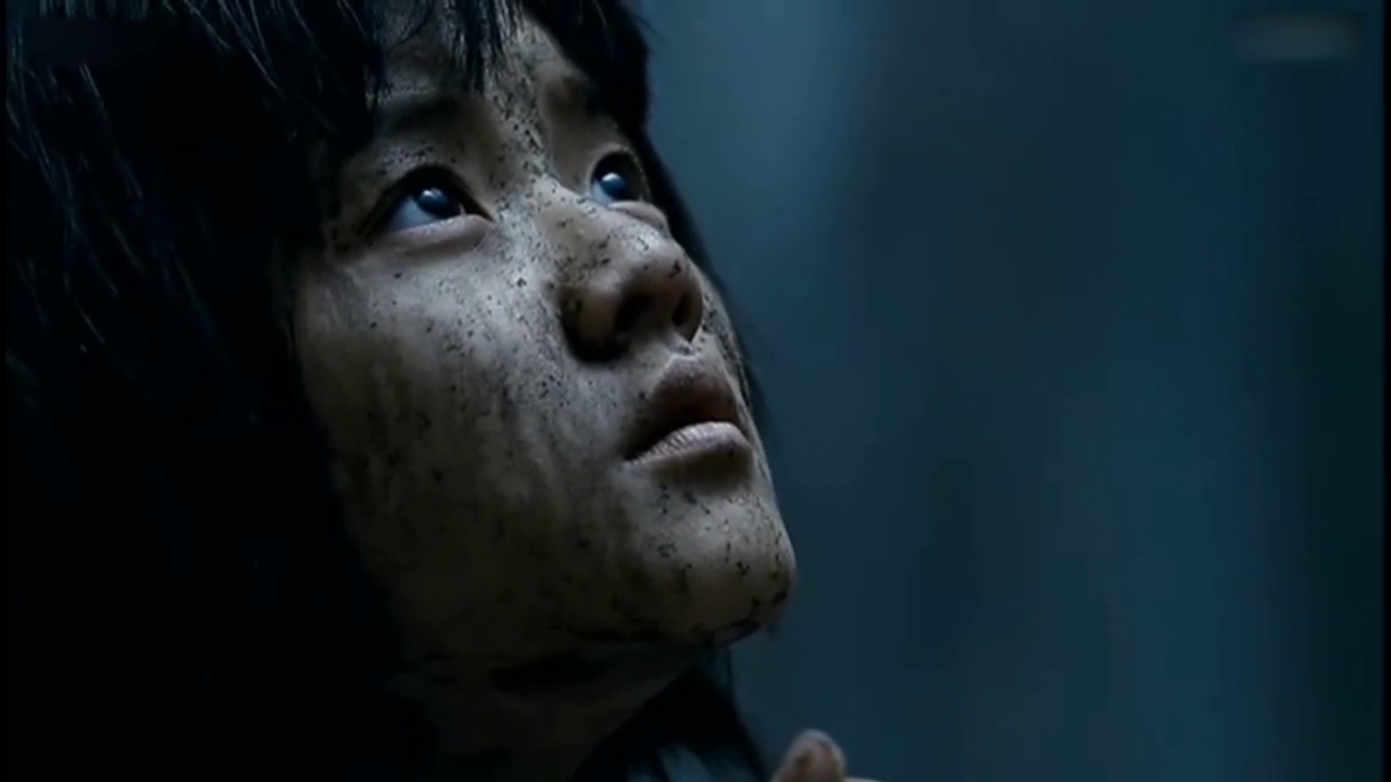 汉江怪物:下水道竟有吃人的怪兽,被困的2个小孩还能得救吗?