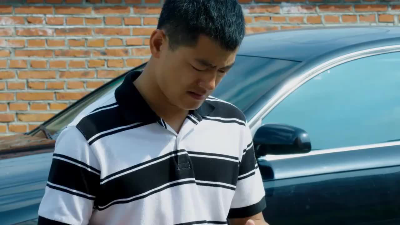 乡村爱情赵四对马忠动手马忠的司机打电话报警众人被带走