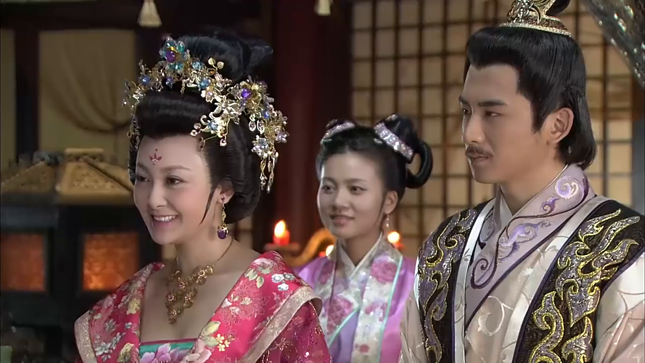 王夫人准备礼物等宝钏回门,结果王银钏的话坏了王夫人的兴致