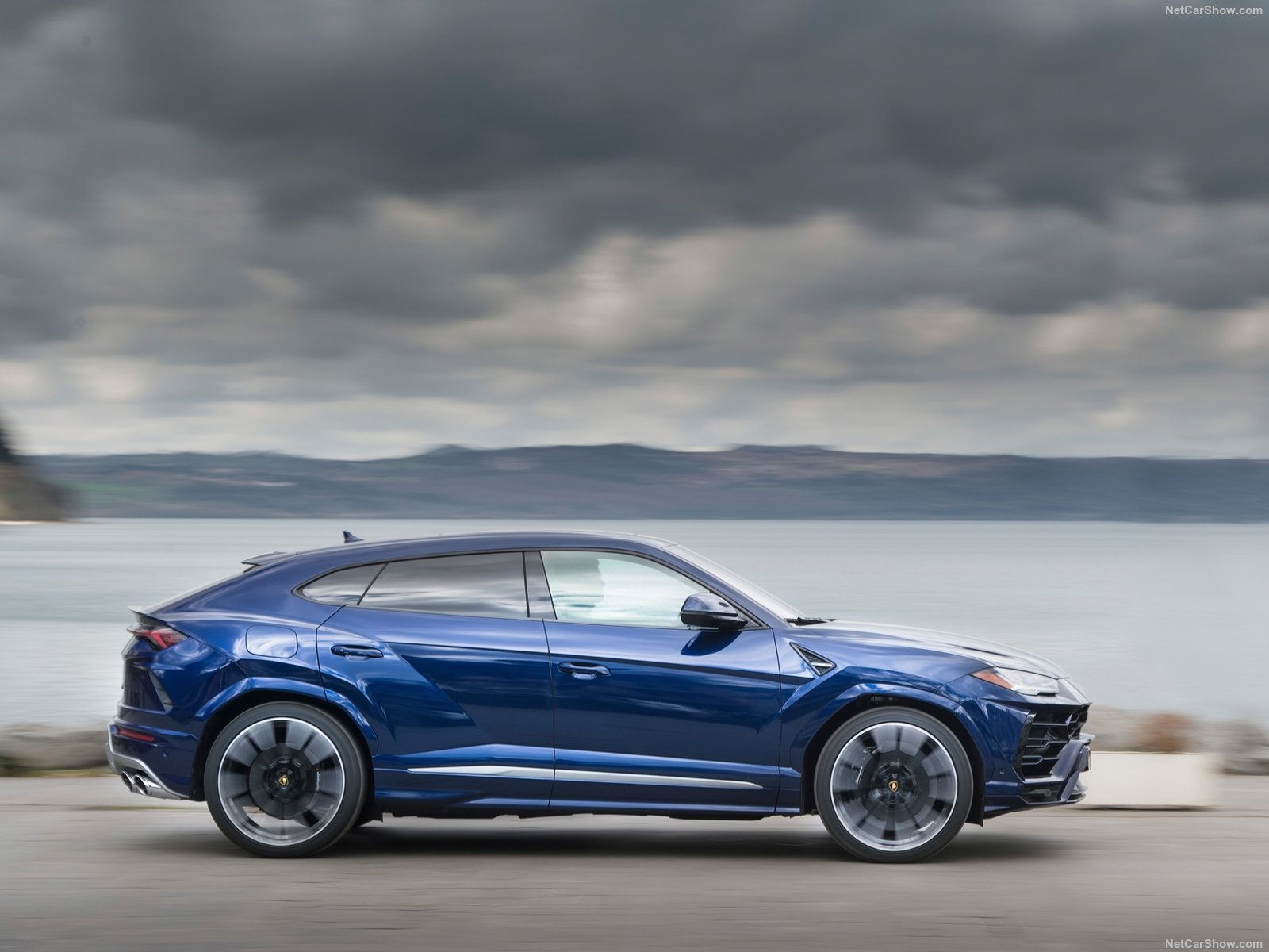 兰博基尼可不只有跑车,越野套件加持的urus越野能力也十分强悍