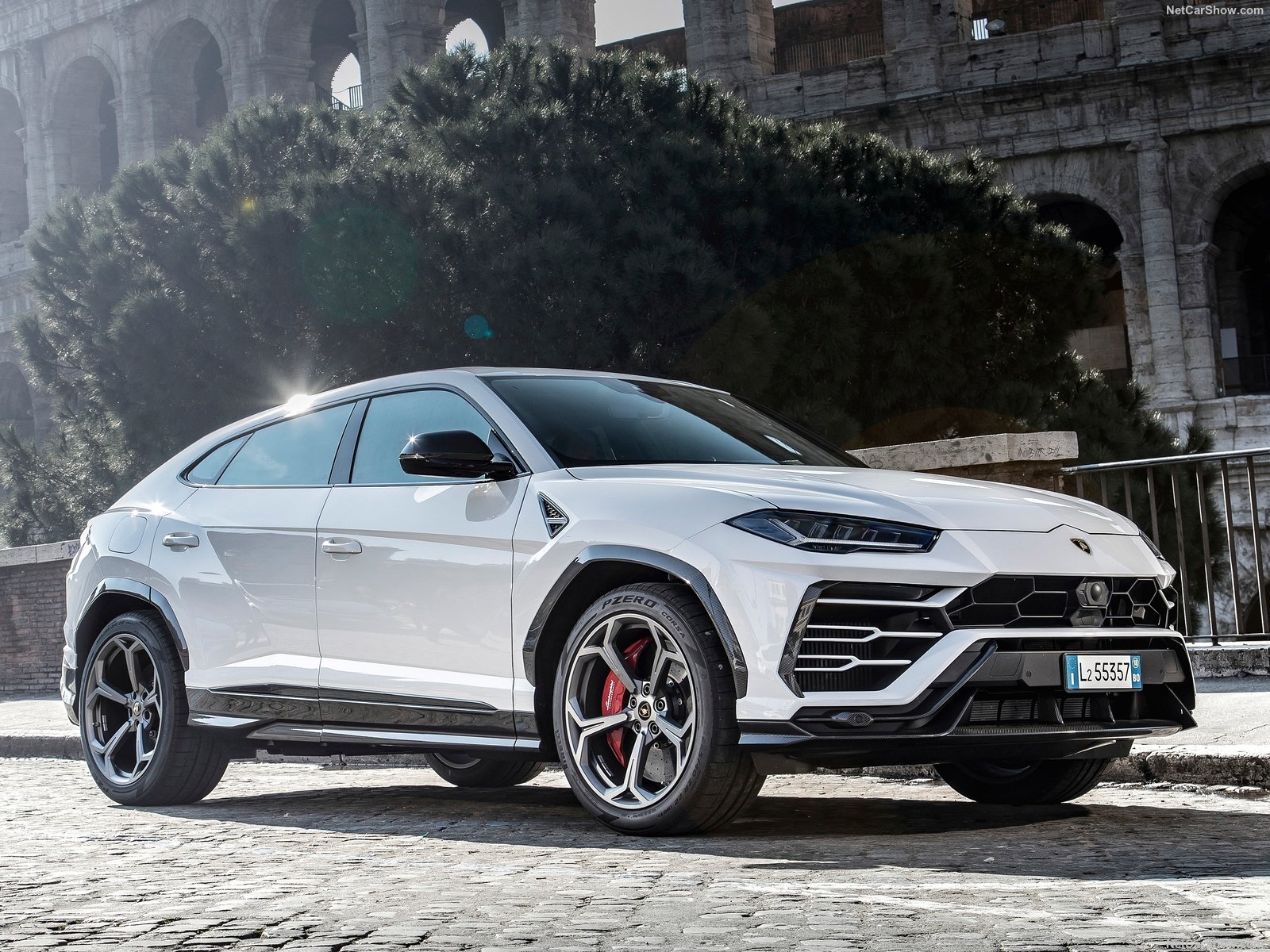 兰博基尼可不只有跑车,越野套件加持的urus越野能力也十分强悍