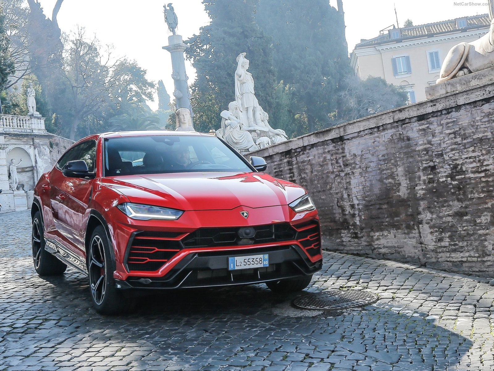 兰博基尼可不只有跑车,越野套件加持的urus越野能力也十分强悍