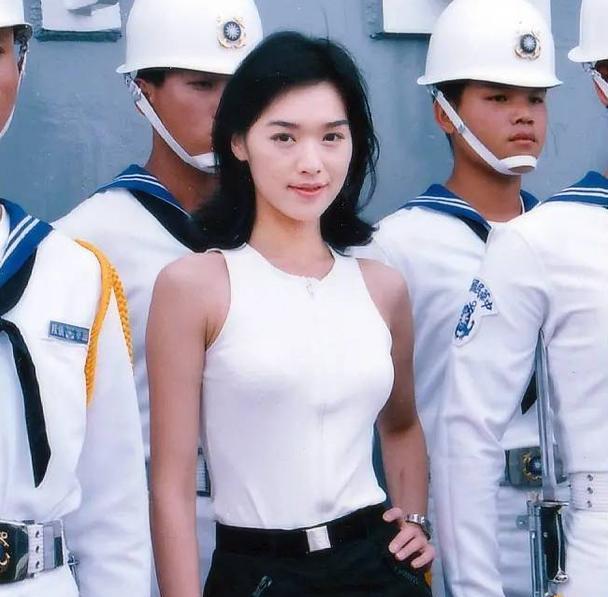 48岁"十四姨"王静莹,奉子嫁入豪门却遭家暴,如今过着单身生活