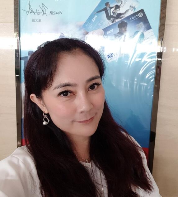 徐慧宣生有一儿一女,一家四口幸福快乐,让人羡慕不已.