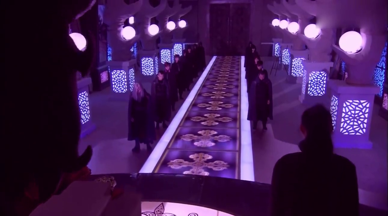 三哥遭黑衣人暗算 睡梦中回忆巨灵战士训练 觉察自己的身世