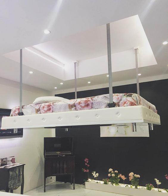 小户型再也不用蜗居了家里装个升降床平时藏在天花板上省地