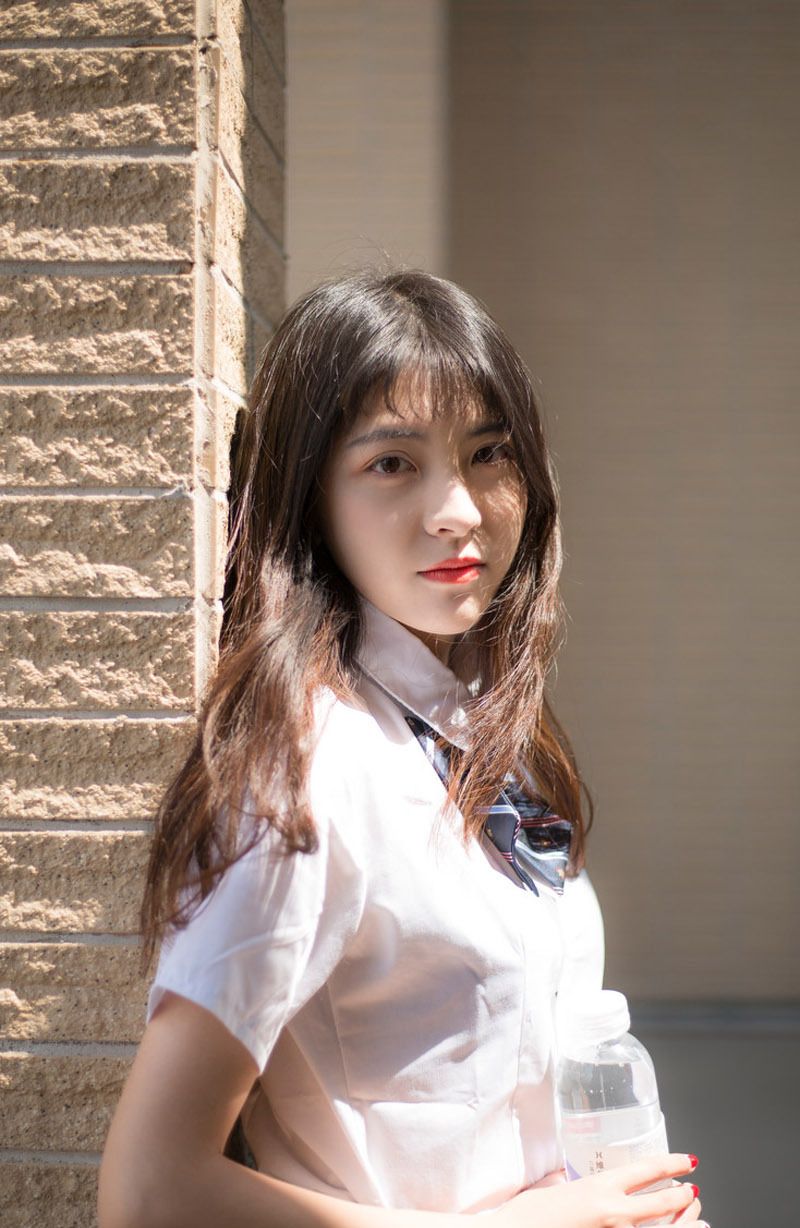 清纯美女摄影:乌黑长发气质美女学生服高清写真