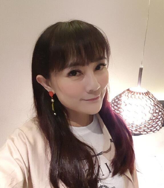 徐慧宣生有一儿一女,一家四口幸福快乐,让人羡慕不已.