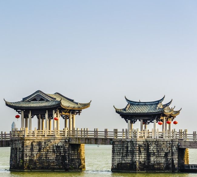 我国古桥建筑孤例——潮州广济桥,集梁桥、浮桥、拱桥于一体